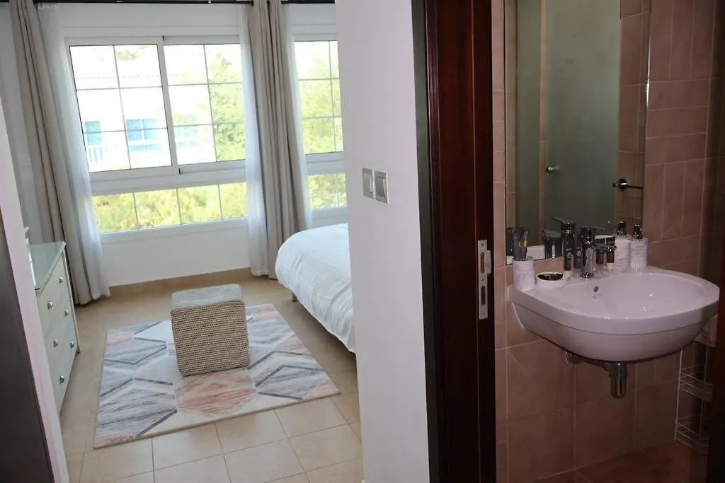 2 Bedroom Villa With Huge Garden Dubai 0*,